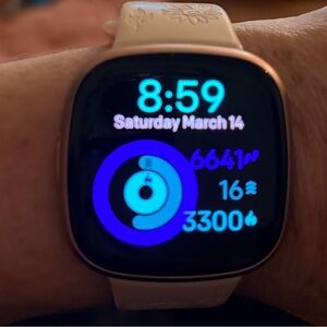 fitbit Versa 4 Rose Gold Case - original packaging, 3 chargers & 8 bands